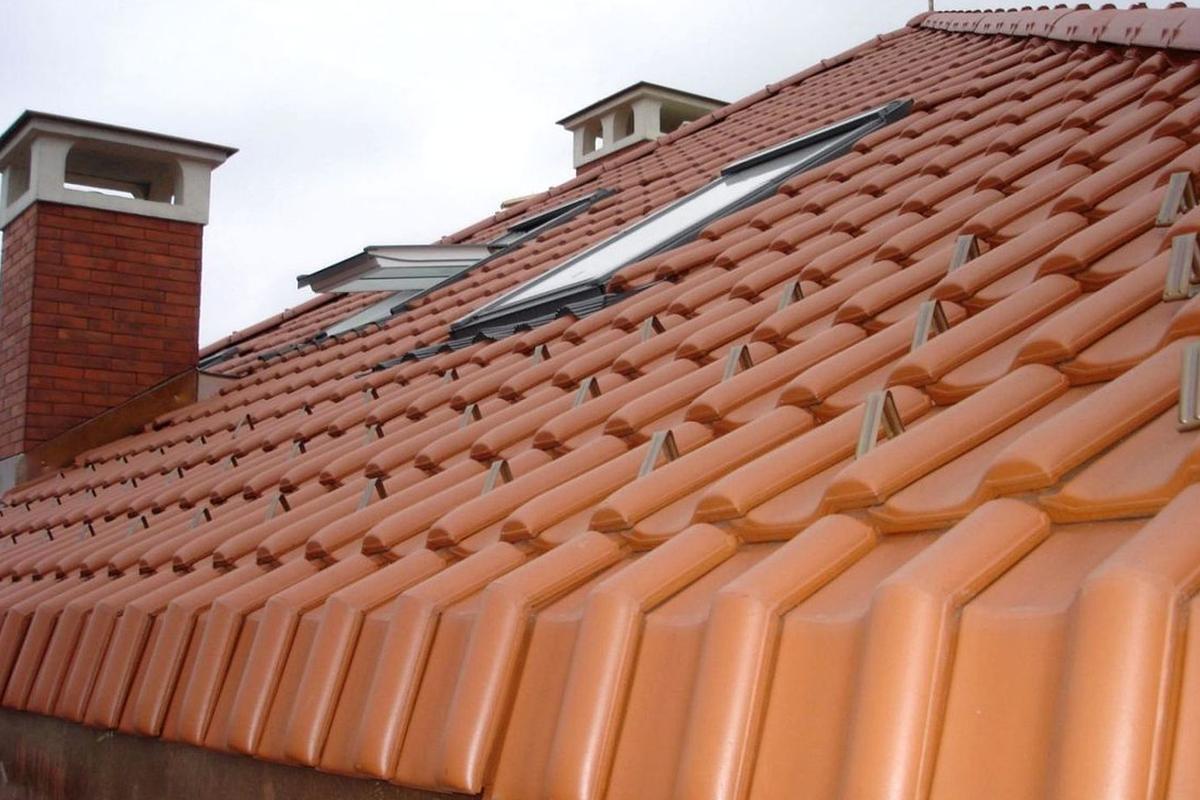 montaj tigla ceramica pentru Reparatii si Montaj Acoperis Trusesti