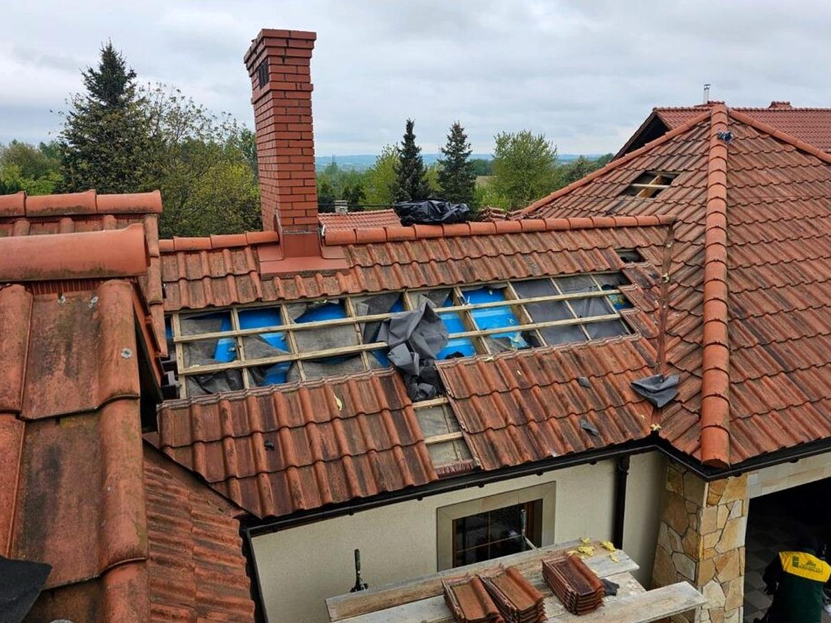 montaj tigla ceramica pentru Reparatii si Montaj Acoperis Tudora
