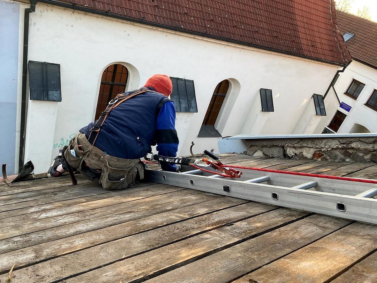 reparatie infiltratii acoperis pentru Reparatii si Montaj Acoperis Flamanzi